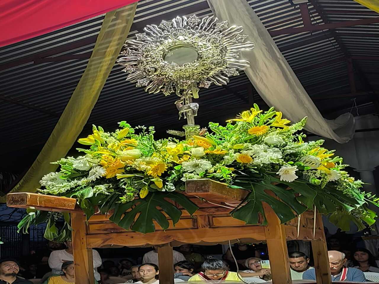 Celebración del Corpus Christi en la parroquia de la Santa Cruz